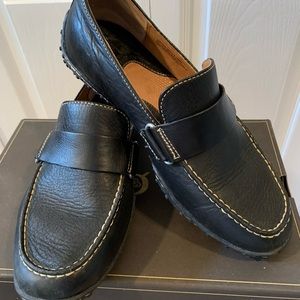 Born Black Leather Mens Driving Shoes. Excellent Condition. Size 9M.